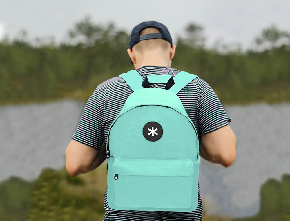 MOCHILA ANTARTIK CON ASA Y BOLSILLOS CON CREMALLERA COLOR VERDE MENTA 310X160X410 MM