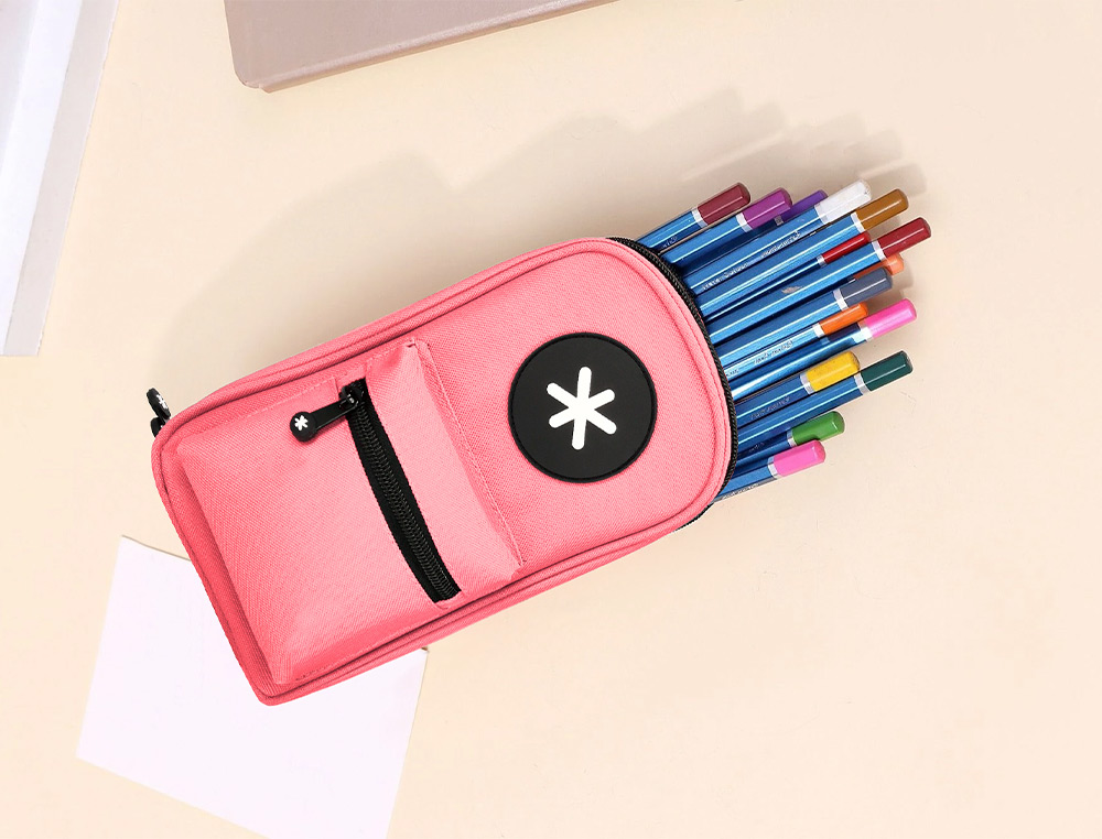 ESTUCHE PORTATODO ANTARTIK FORMA DE MOCHILA CON BOLSILLO Y 4 DEPARTAMENTOS COLOR CORAL 230X50X120 MM