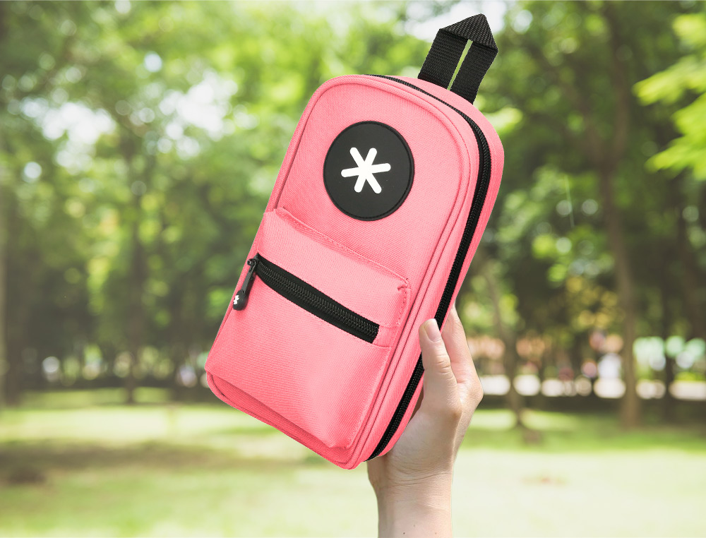 ESTUCHE PORTATODO ANTARTIK FORMA DE MOCHILA CON BOLSILLO Y 4 DEPARTAMENTOS COLOR CORAL 230X50X120 MM
